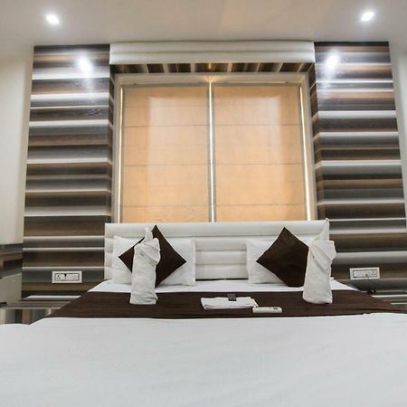 Hotel Fun City Navsari Экстерьер фото