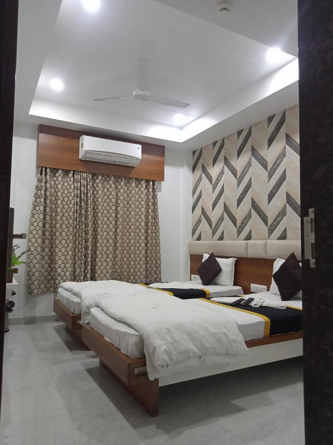 Hotel Fun City Navsari Экстерьер фото