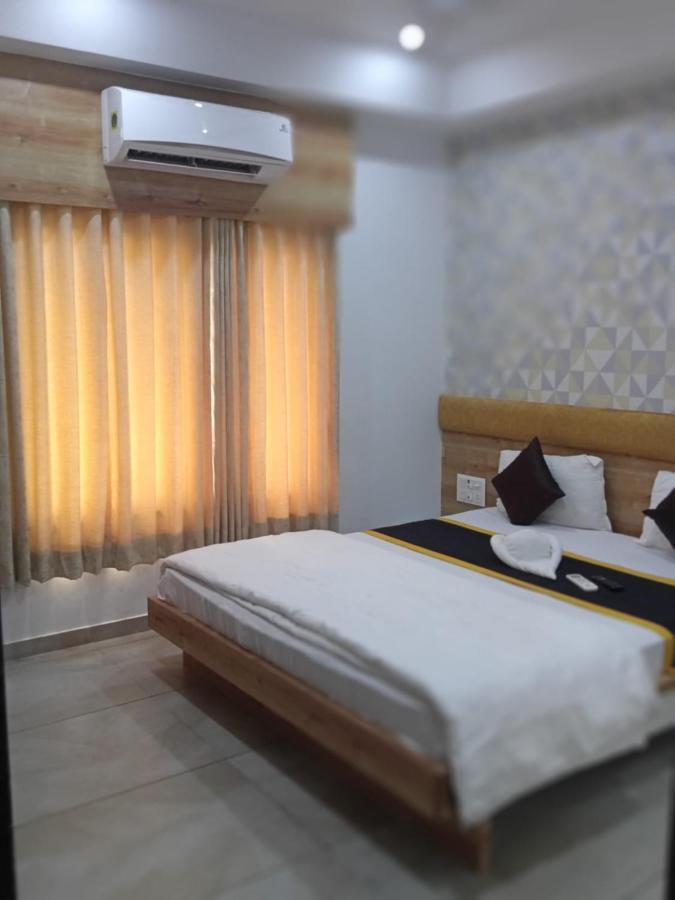 Hotel Fun City Navsari Экстерьер фото