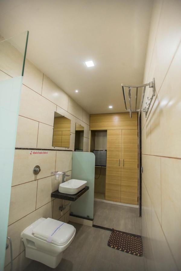 Hotel Fun City Navsari Экстерьер фото