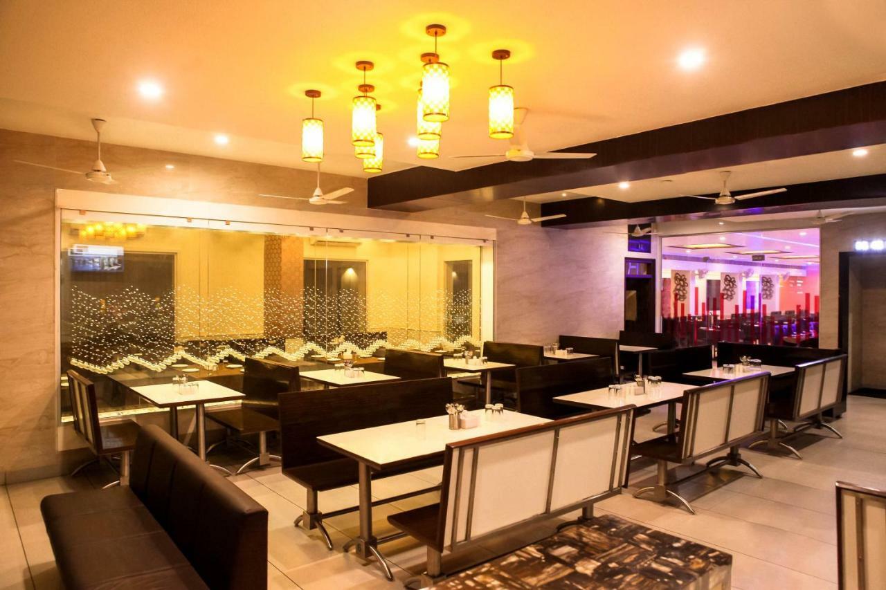 Hotel Fun City Navsari Экстерьер фото
