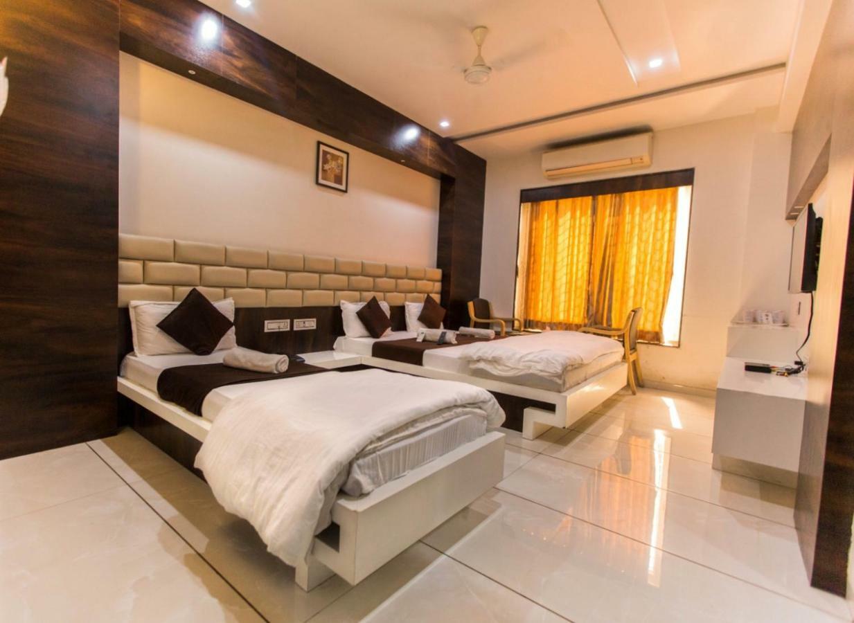 Hotel Fun City Navsari Экстерьер фото