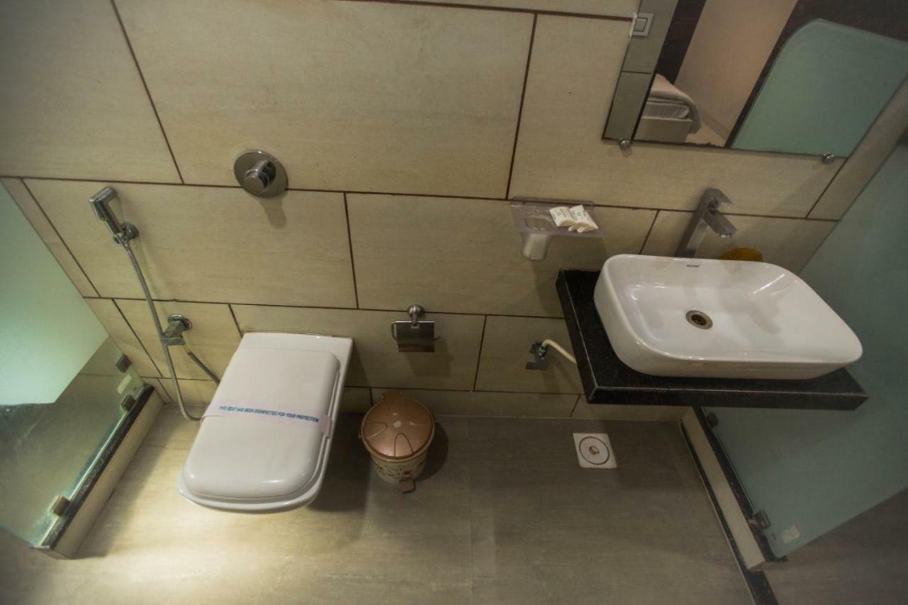 Hotel Fun City Navsari Экстерьер фото