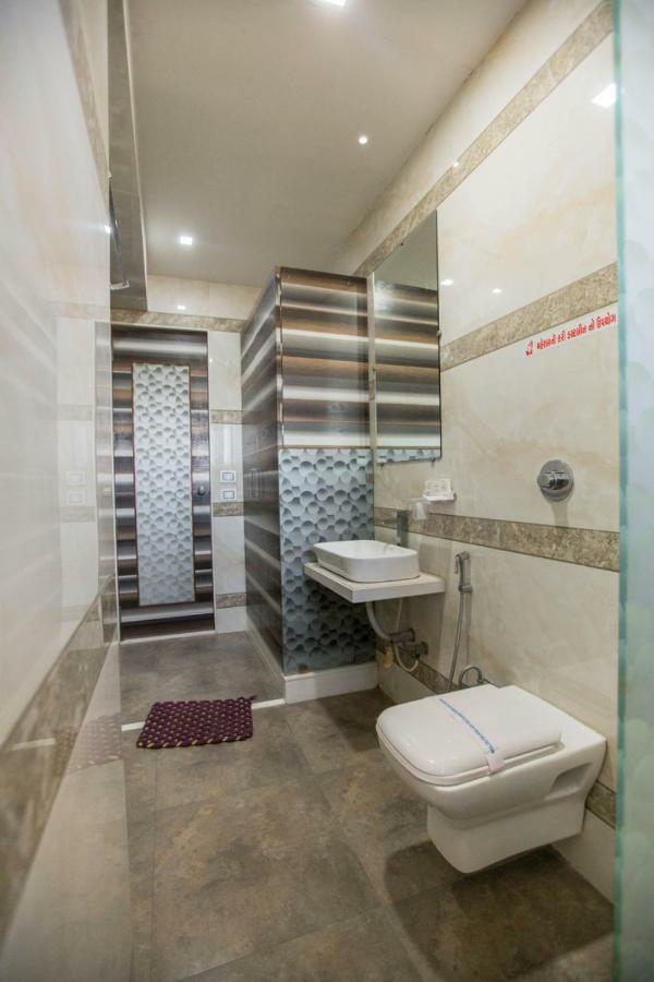 Hotel Fun City Navsari Экстерьер фото